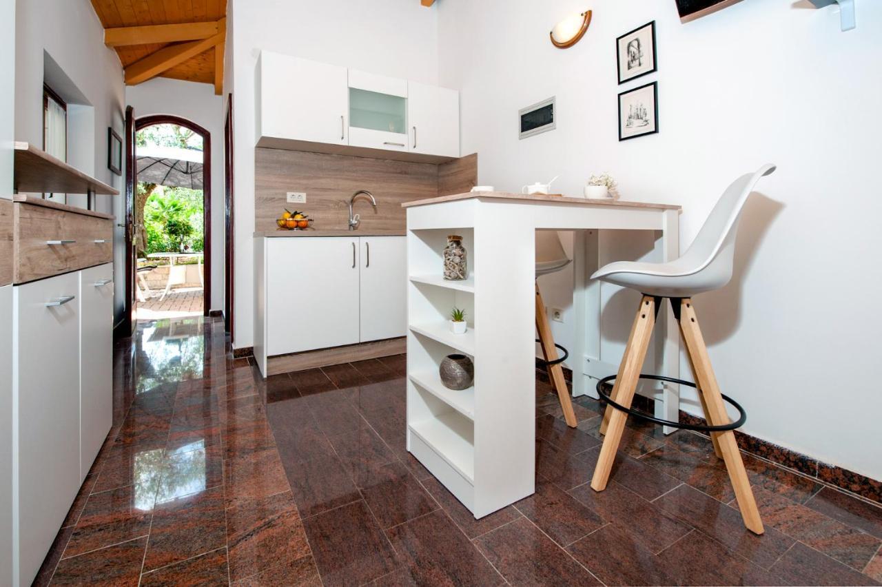 Apartments Carmelo โรวีน ภายนอก รูปภาพ