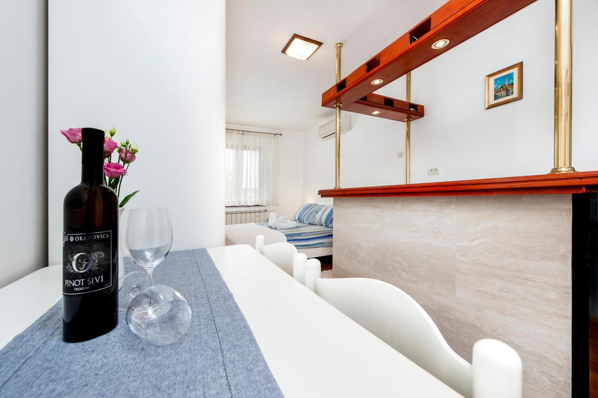 Apartments Carmelo โรวีน ภายนอก รูปภาพ