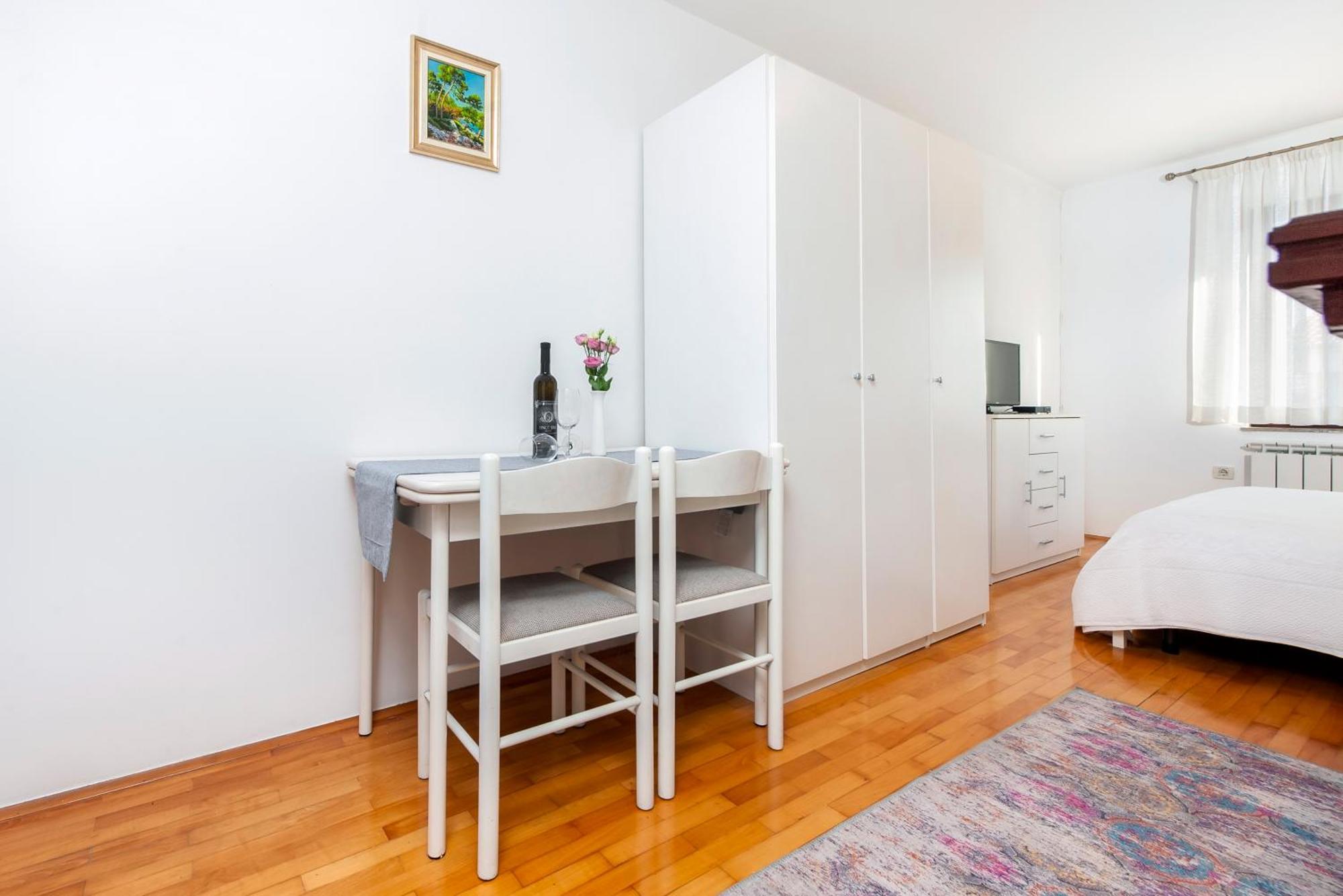 Apartments Carmelo โรวีน ภายนอก รูปภาพ
