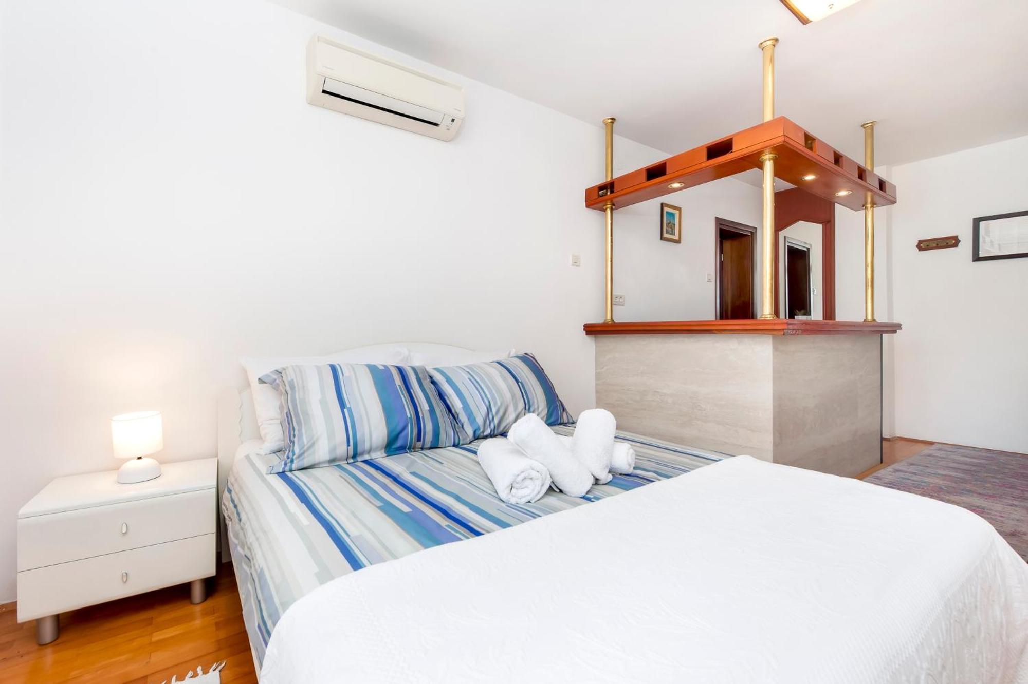 Apartments Carmelo โรวีน ภายนอก รูปภาพ