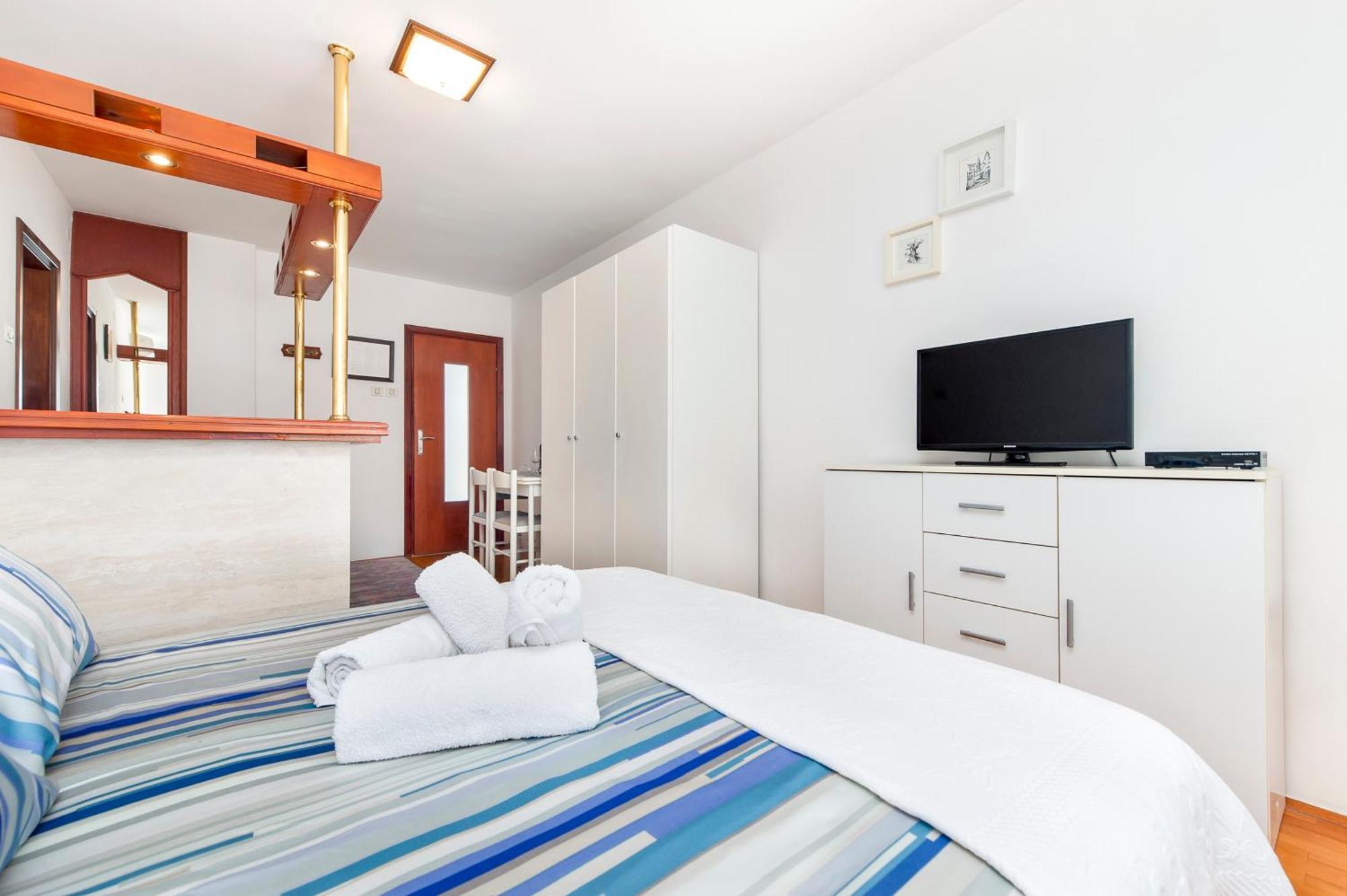 Apartments Carmelo โรวีน ภายนอก รูปภาพ