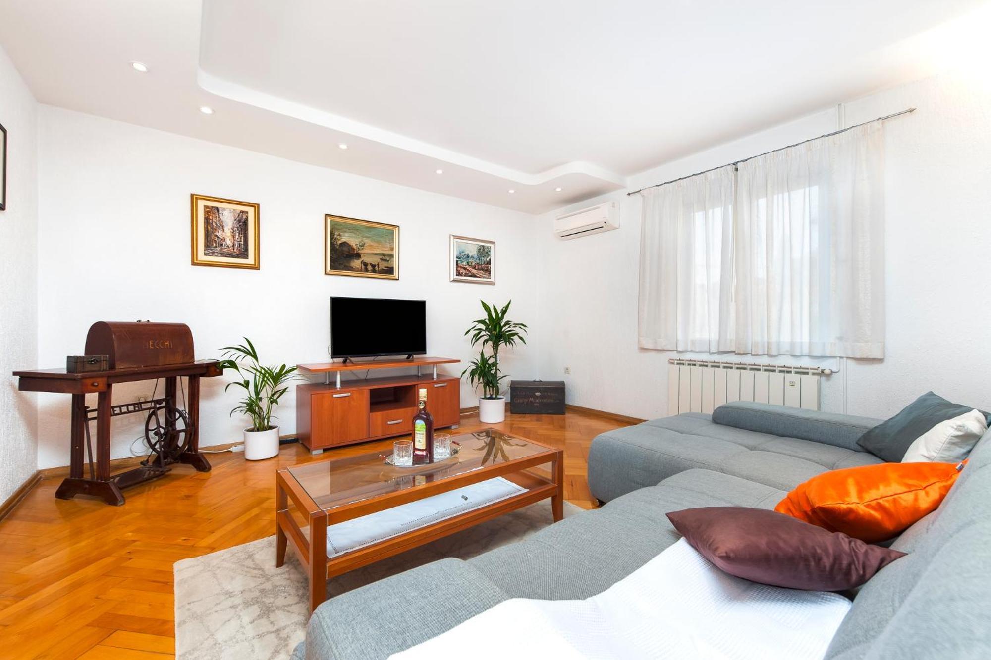 Apartments Carmelo โรวีน ภายนอก รูปภาพ
