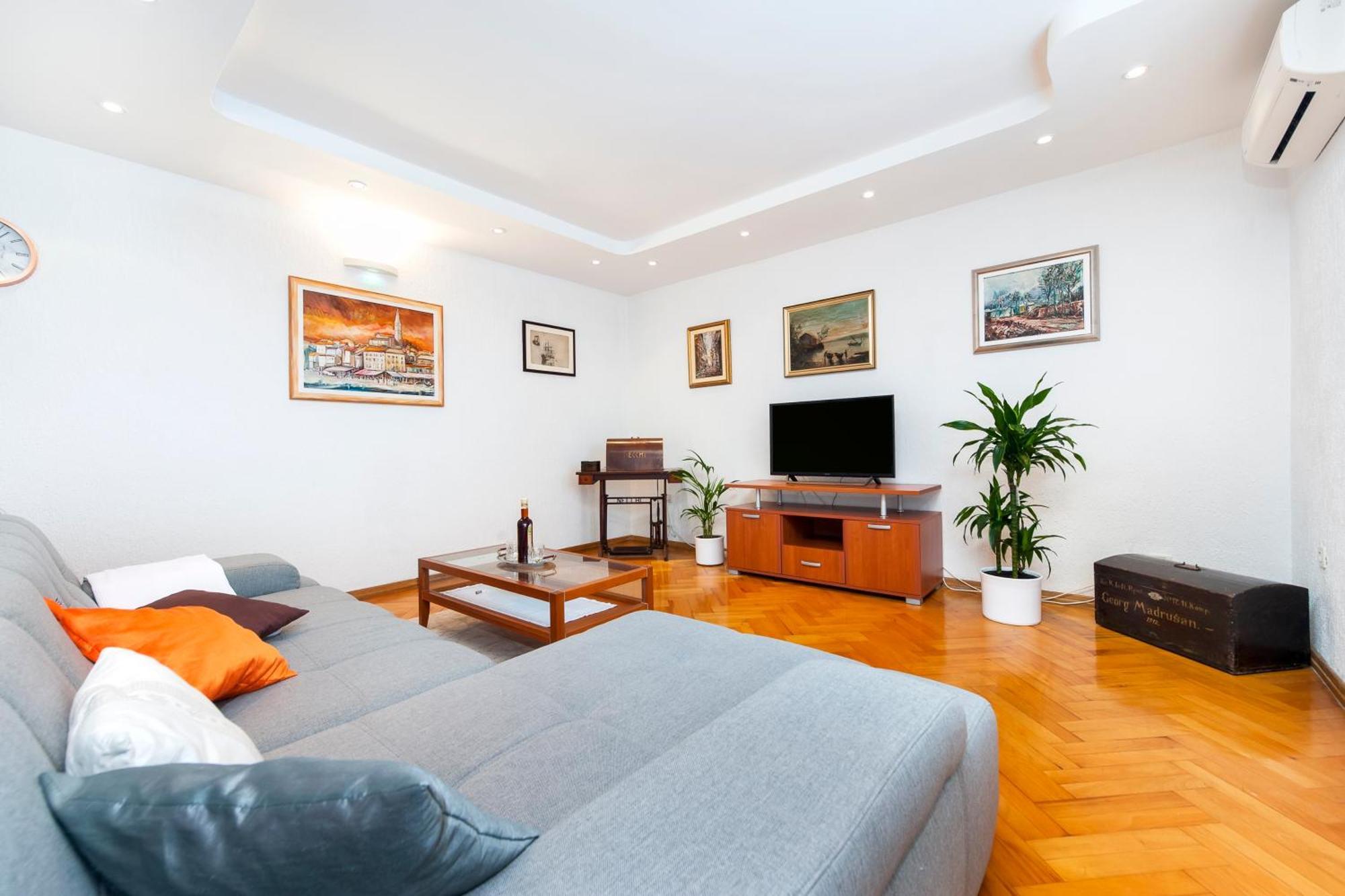 Apartments Carmelo โรวีน ภายนอก รูปภาพ